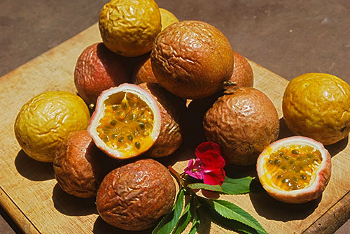 Passionfruit (වැල් දොඩම්) 1kg – 0762 655 255